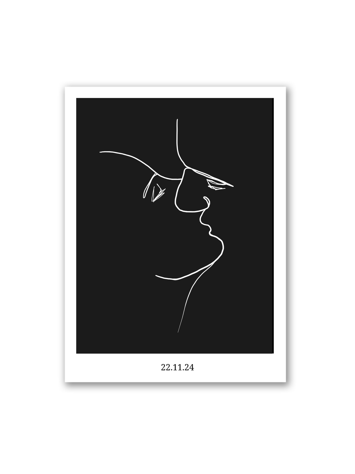 Poster „Dein Foto als Line Art“ – handgezeichnete Illustration nach Foto auf schwarzem Hintergrund von Sels Studio, personalisierbar mit Namen und Datum für besondere Erinnerungen