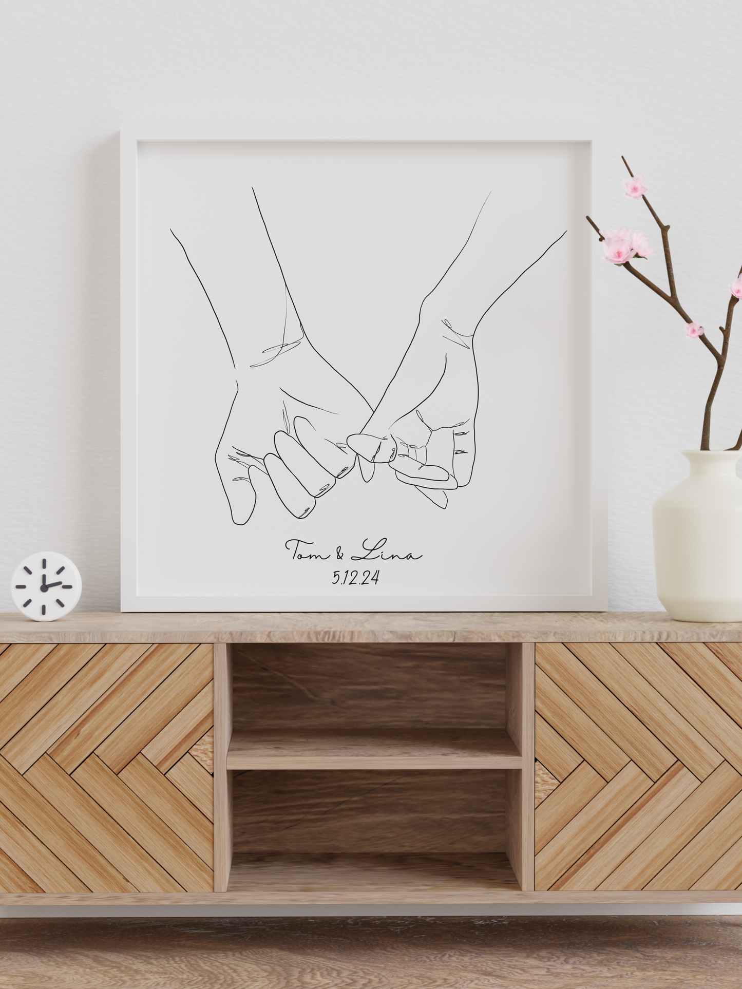 Das Line Art Poster "Pinky Promise" von Sels Studio wird eingerahmt auf einem Sideboard dargestellt.