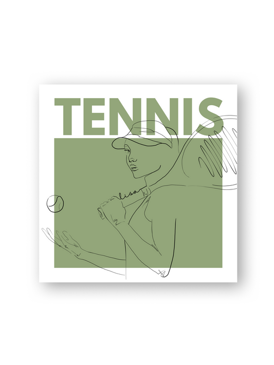 Das line-art Kunstwerk „Game Set Art“ von Sels Studio zeigt eine Tennisspielerin im minimalistischen Stil, personalisiert mit einem Namen auf dem Schlägergriff. Die Illustration wird durch ein geometrisches Design ergänzt, das aus einem Olivgrün-Ton im Hintergrund und dem großen Schriftzug „TENNIS“ in derselben Farbe besteht – eine Hommage an sportliche Eleganz und modernes Grafikdesign.