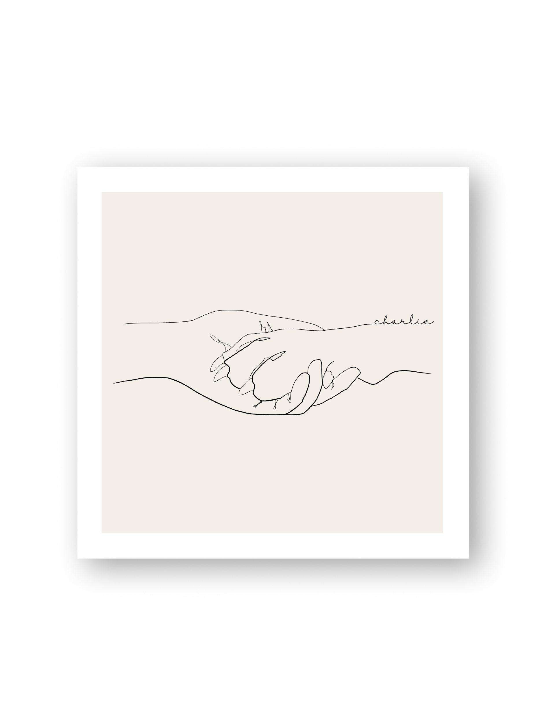 Line-Art-Poster mit dem Titel 'Pfötchen'. Das Kunstwerk zeigt eine stilisierte Darstellung einer Hand, die eine Pfote hält, auf einem hellbeigen Hintergrund. Die Linien sind fein und minimalistisch, wodurch eine sanfte und beruhigende Wirkung entsteht. 