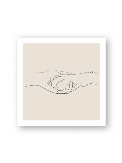 Poster „Pfötchen“ von Sels Studio – Hundepfote in Hand auf beigem Hintergrund, personalisierbares Tiermotiv für emotionale Anlässe