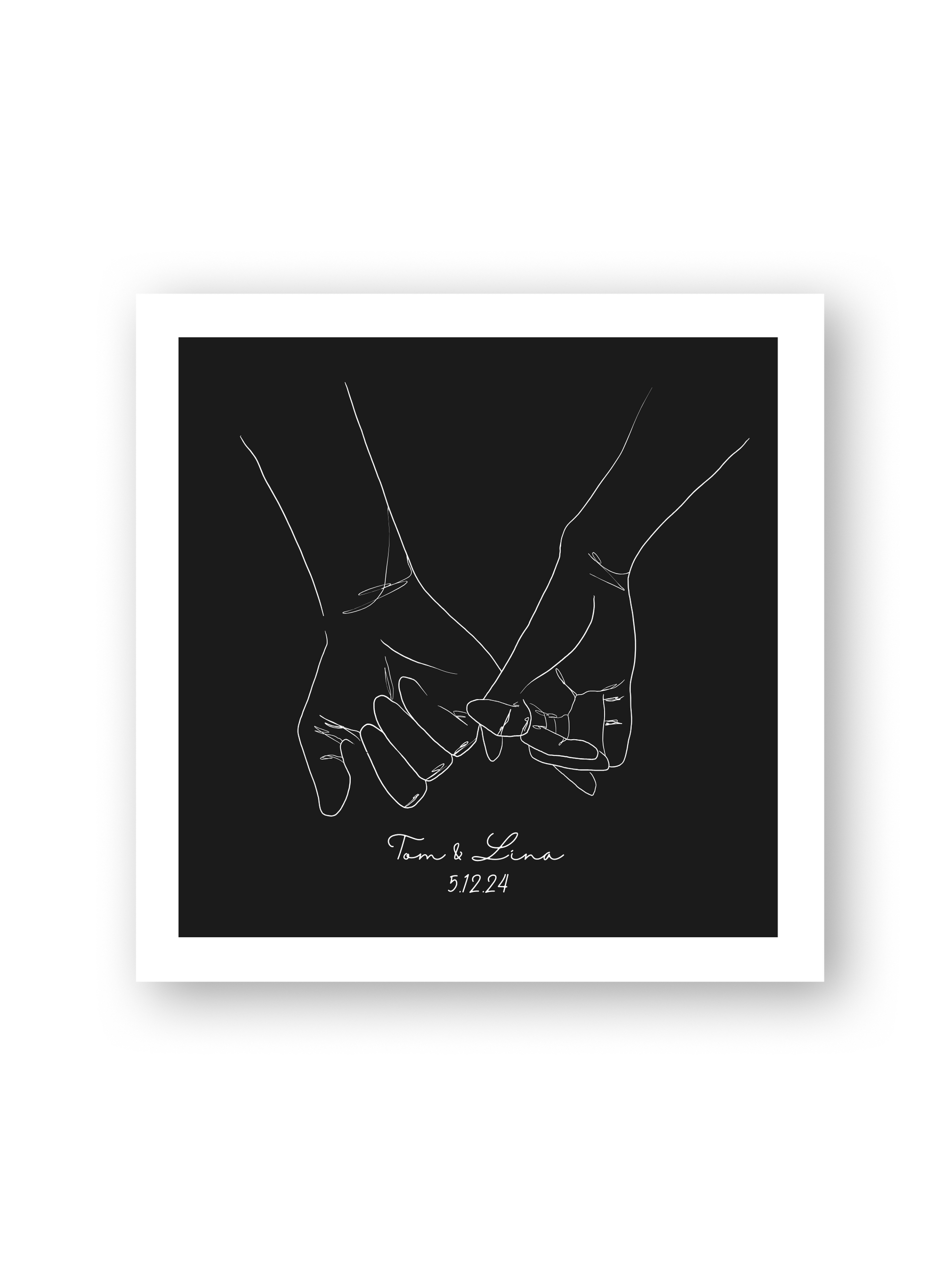 Schwarzes Line Art Poster „Pinky Promise“ – stilvolle, personalisierte Illustration von zwei sich versprechenden Händen, ideal von Sels Studio als besonderes Geschenk gestaltet