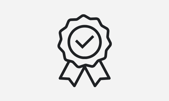 Symbol eines Qualitätssiegels mit Haken – steht für hochwertiges, mattes Premiumpapier mit 200 g/m² bei Sels Studio.