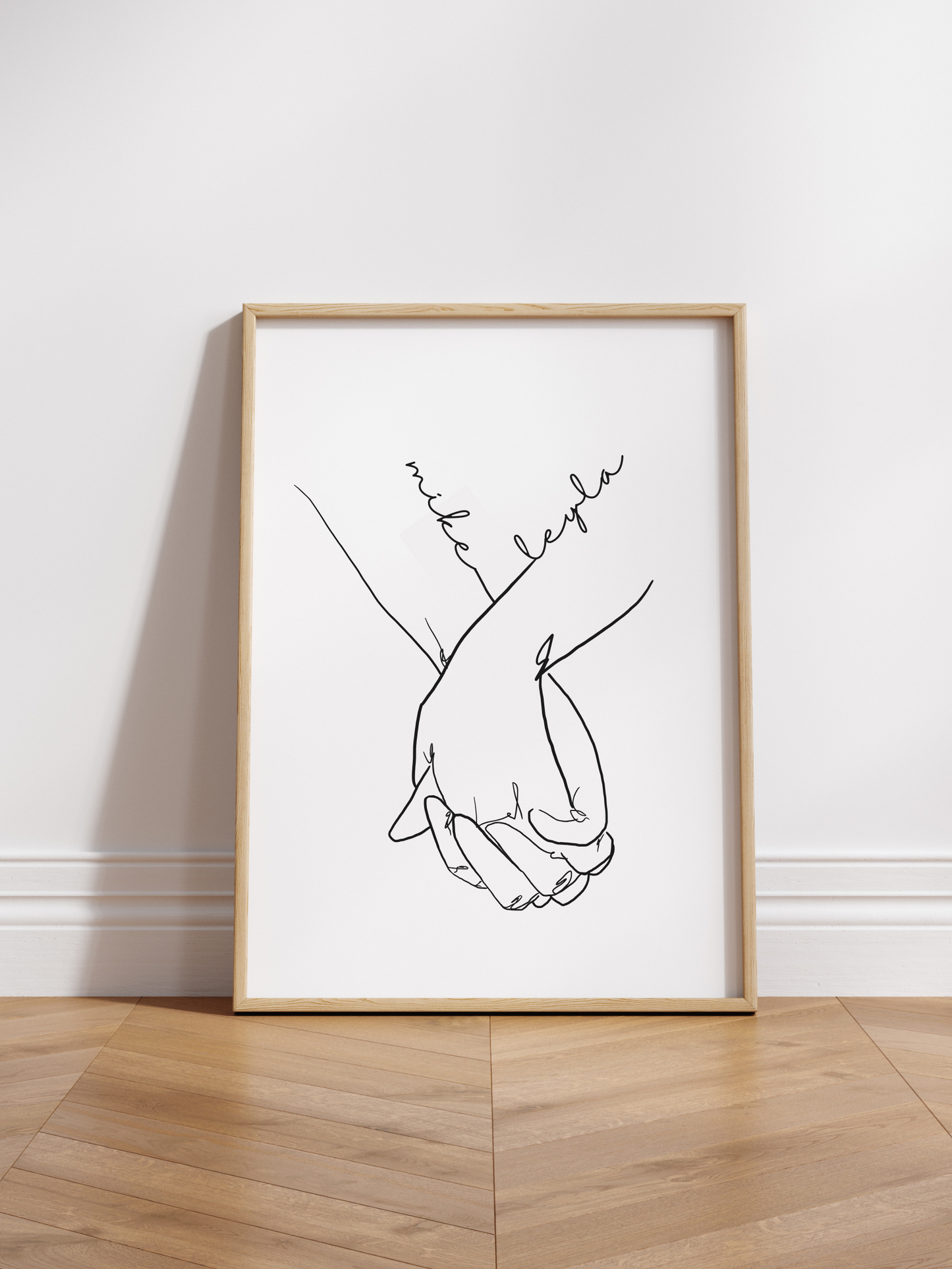 Personalisiertes Line Art Poster „Cheri me Cheri“ in Weiß – zwei sich haltende Hände als Symbol für Liebe & Vertrauen, mit Namen und Datum individualisierbar, perfektes Geschenk für Paare